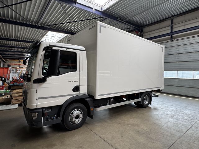 STOCK TGL 12 220 4x2 BL CH 601799214 Foto voertuig 3